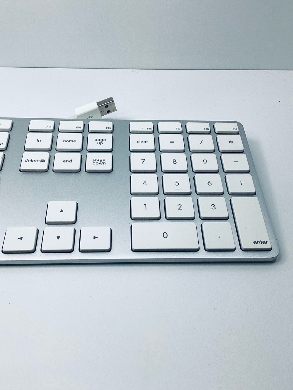 🐵 Apple White USB Keyboard - Picture 3 of 9